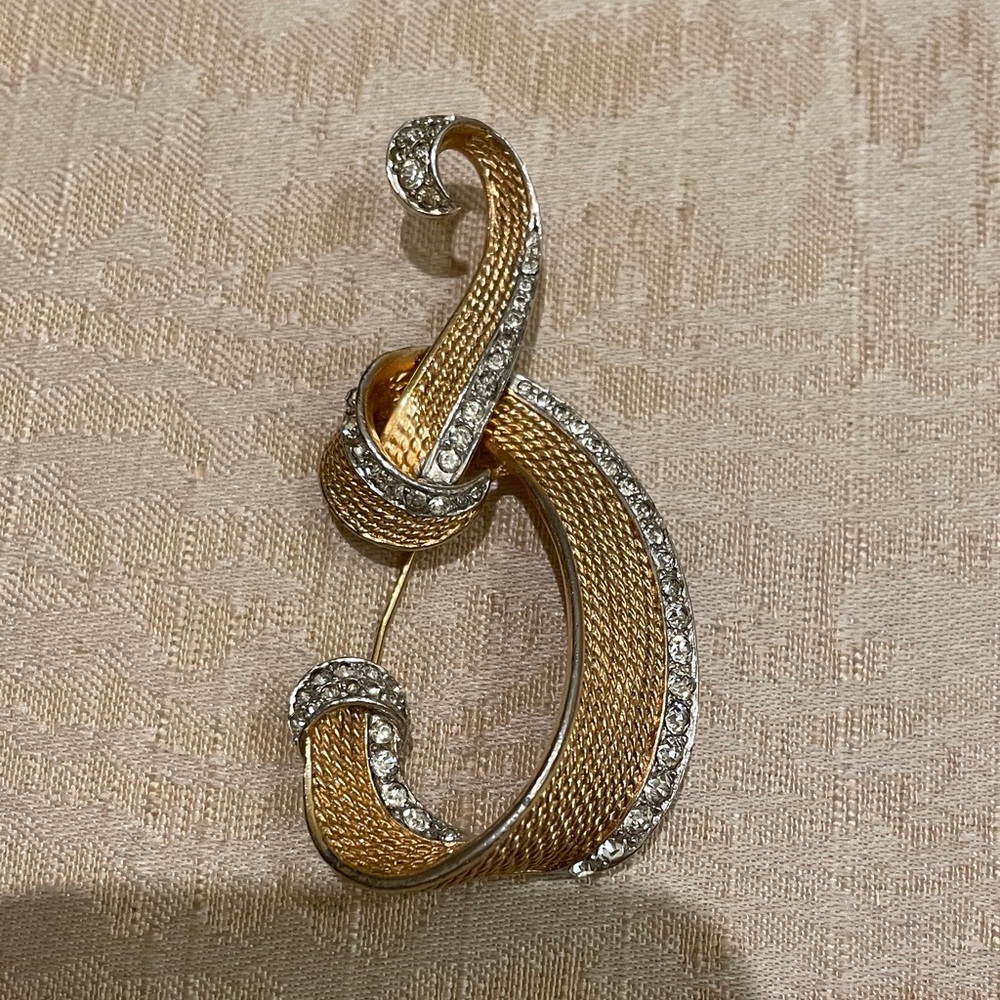 Boucher vintage pin